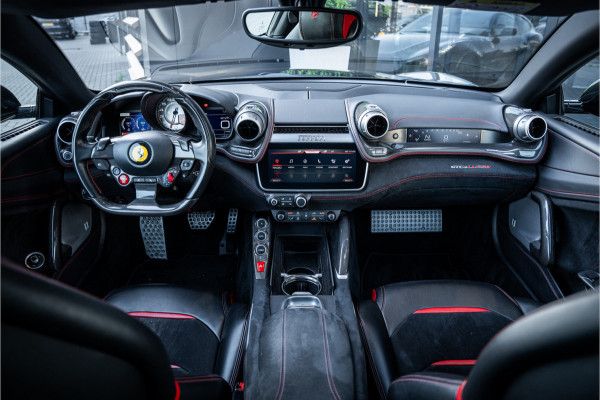 Ferrari GTC4Lusso 6.3 V12 - 4-zits l Lift l Passanger Display l Carbon l Panorama