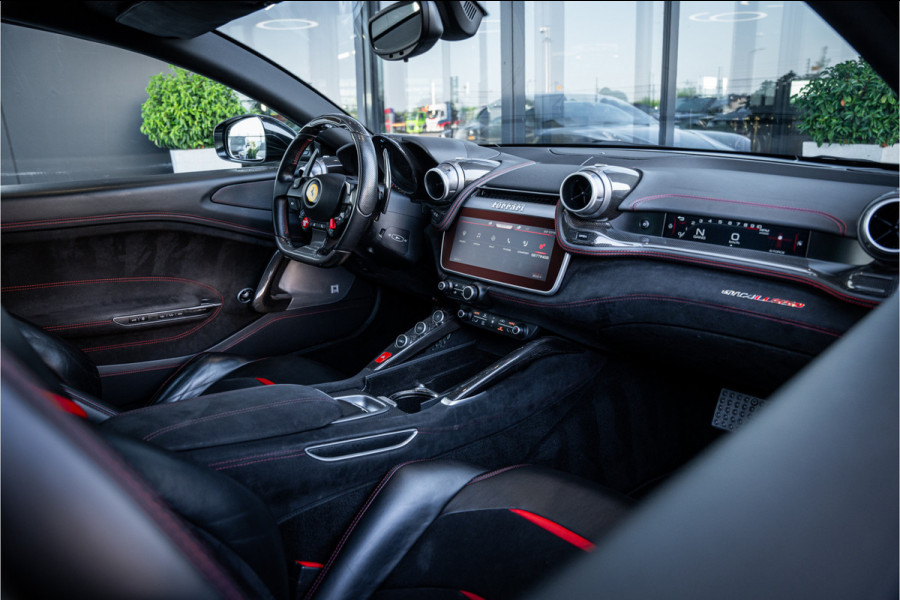 Ferrari GTC4Lusso 6.3 V12 - 4-zits l Lift l Passanger Display l Carbon l Panorama