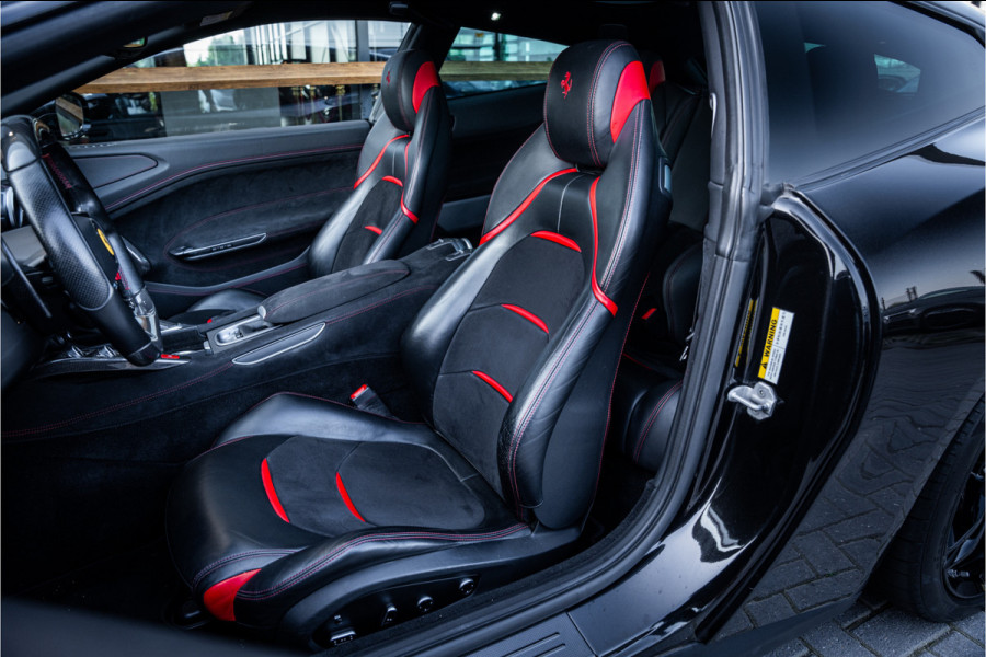 Ferrari GTC4Lusso 6.3 V12 - 4-zits l Lift l Passanger Display l Carbon l Panorama