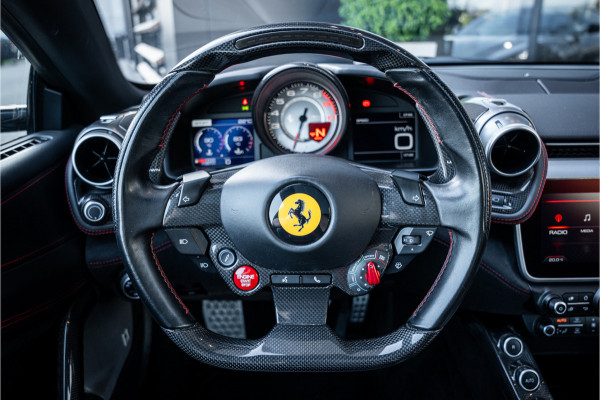 Ferrari GTC4Lusso 6.3 V12 - 4-zits l Lift l Passanger Display l Carbon l Panorama