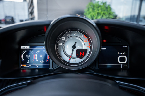 Ferrari GTC4Lusso 6.3 V12 - 4-zits l Lift l Passanger Display l Carbon l Panorama