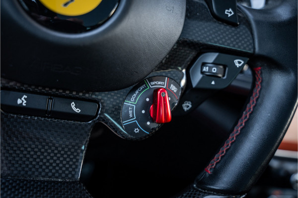 Ferrari GTC4Lusso 6.3 V12 - 4-zits l Lift l Passanger Display l Carbon l Panorama