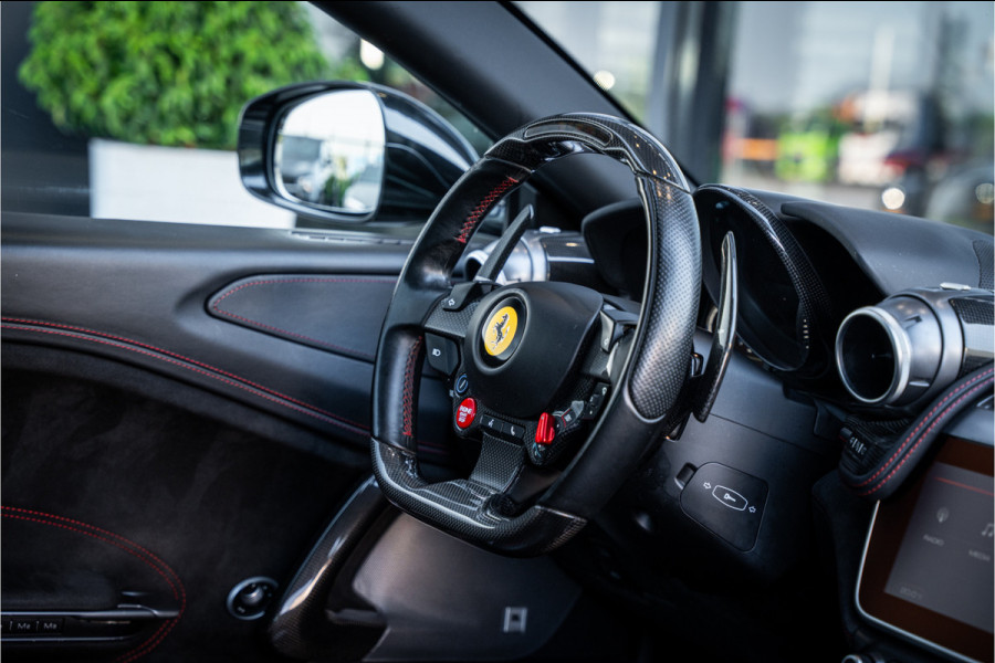 Ferrari GTC4Lusso 6.3 V12 - 4-zits l Lift l Passanger Display l Carbon l Panorama