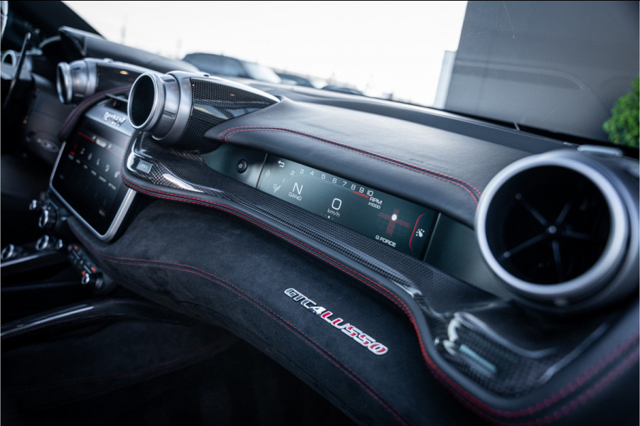Ferrari GTC4Lusso 6.3 V12 - 4-zits l Lift l Passanger Display l Carbon l Panorama