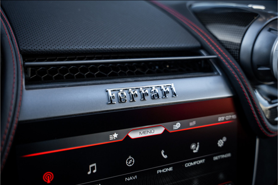 Ferrari GTC4Lusso 6.3 V12 - 4-zits l Lift l Passanger Display l Carbon l Panorama