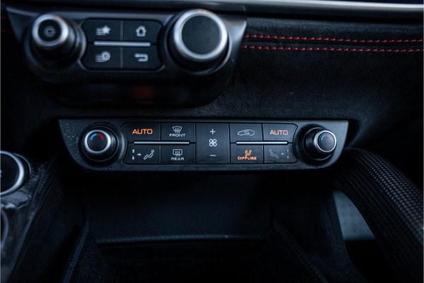 Ferrari GTC4Lusso 6.3 V12 - 4-zits l Lift l Passanger Display l Carbon l Panorama