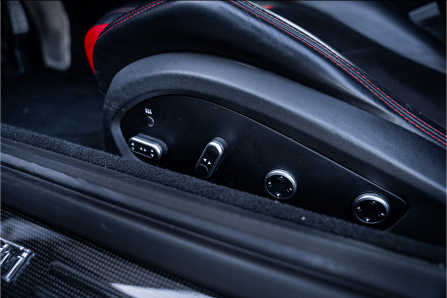 Ferrari GTC4Lusso 6.3 V12 - 4-zits l Lift l Passanger Display l Carbon l Panorama