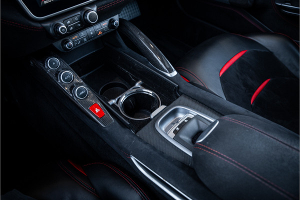 Ferrari GTC4Lusso 6.3 V12 - 4-zits l Lift l Passanger Display l Carbon l Panorama