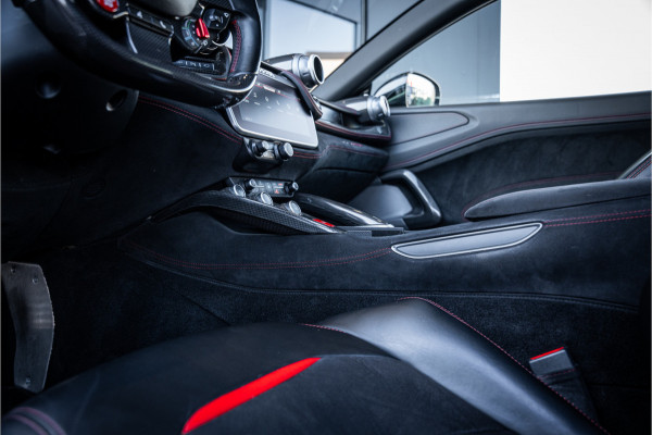 Ferrari GTC4Lusso 6.3 V12 - 4-zits l Lift l Passanger Display l Carbon l Panorama