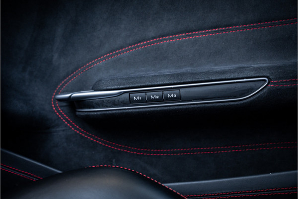 Ferrari GTC4Lusso 6.3 V12 - 4-zits l Lift l Passanger Display l Carbon l Panorama