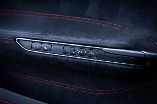 Ferrari GTC4Lusso 6.3 V12 - 4-zits l Lift l Passanger Display l Carbon l Panorama