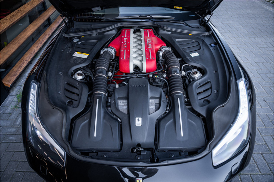 Ferrari GTC4Lusso 6.3 V12 - 4-zits l Lift l Passanger Display l Carbon l Panorama