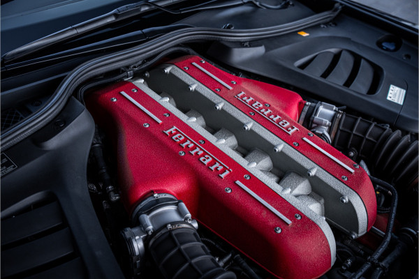 Ferrari GTC4Lusso 6.3 V12 - 4-zits l Lift l Passanger Display l Carbon l Panorama