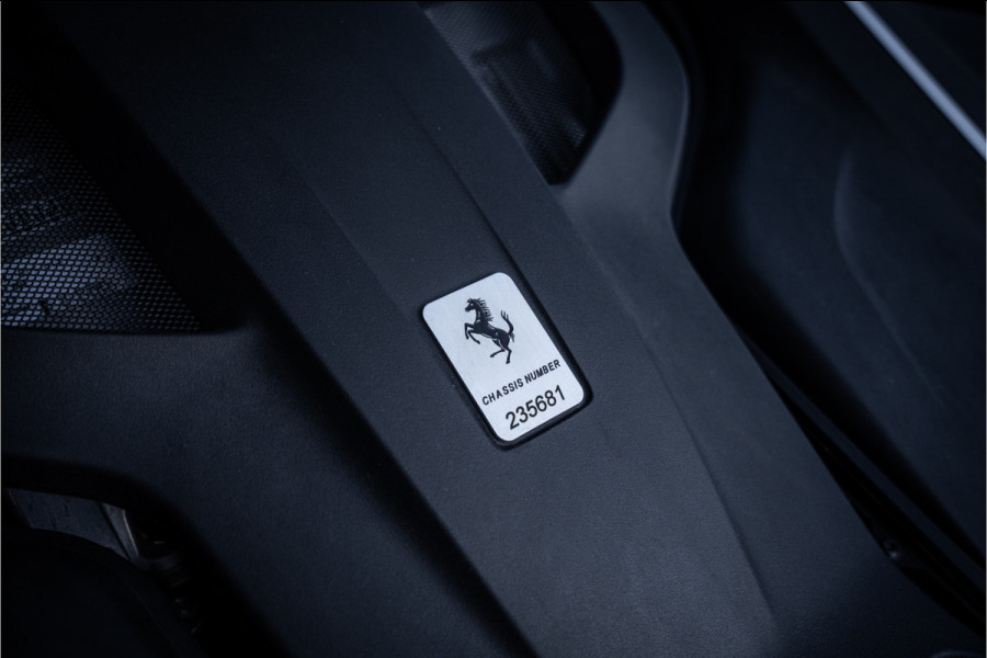 Ferrari GTC4Lusso 6.3 V12 - 4-zits l Lift l Passanger Display l Carbon l Panorama