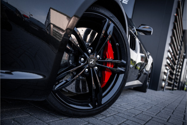 Ferrari GTC4Lusso 6.3 V12 - 4-zits l Lift l Passanger Display l Carbon l Panorama