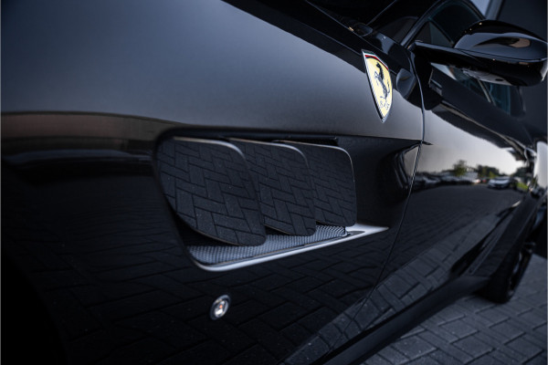 Ferrari GTC4Lusso 6.3 V12 - 4-zits l Lift l Passanger Display l Carbon l Panorama