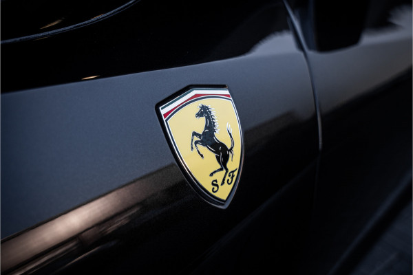 Ferrari GTC4Lusso 6.3 V12 - 4-zits l Lift l Passanger Display l Carbon l Panorama