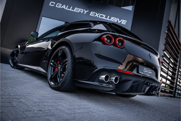 Ferrari GTC4Lusso 6.3 V12 - 4-zits l Lift l Passanger Display l Carbon l Panorama