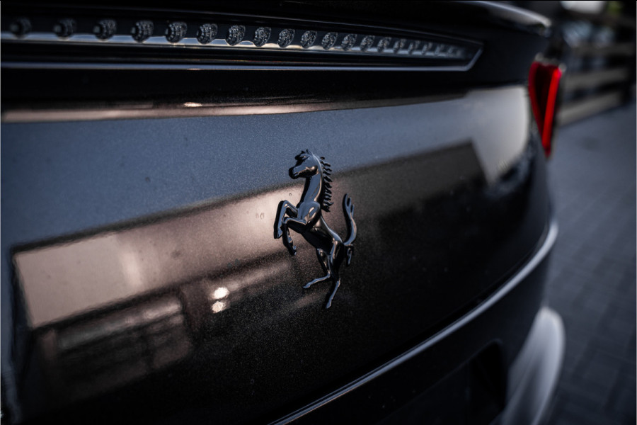 Ferrari GTC4Lusso 6.3 V12 - 4-zits l Lift l Passanger Display l Carbon l Panorama