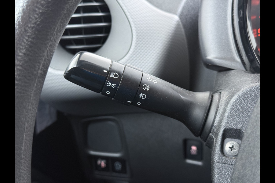 Peugeot 108 1.0I e-VTi 5Drs Airco Bluetooth Elektrische Ramen Centrale Vergrendeling Afstandbediend Active Mistlampen Led Isofix ESP Stuurbekrachtiging Pack Premium Origineel Nederlandse Auto Dealeronderhouden