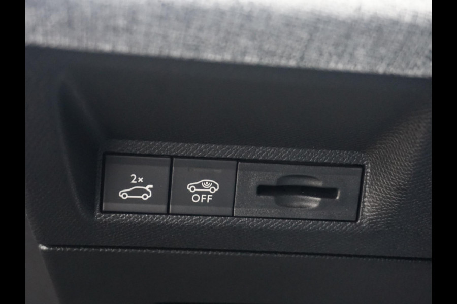Peugeot E-3008 GT Avantage 210 73 kWh Warmtepomp | Leder interieur