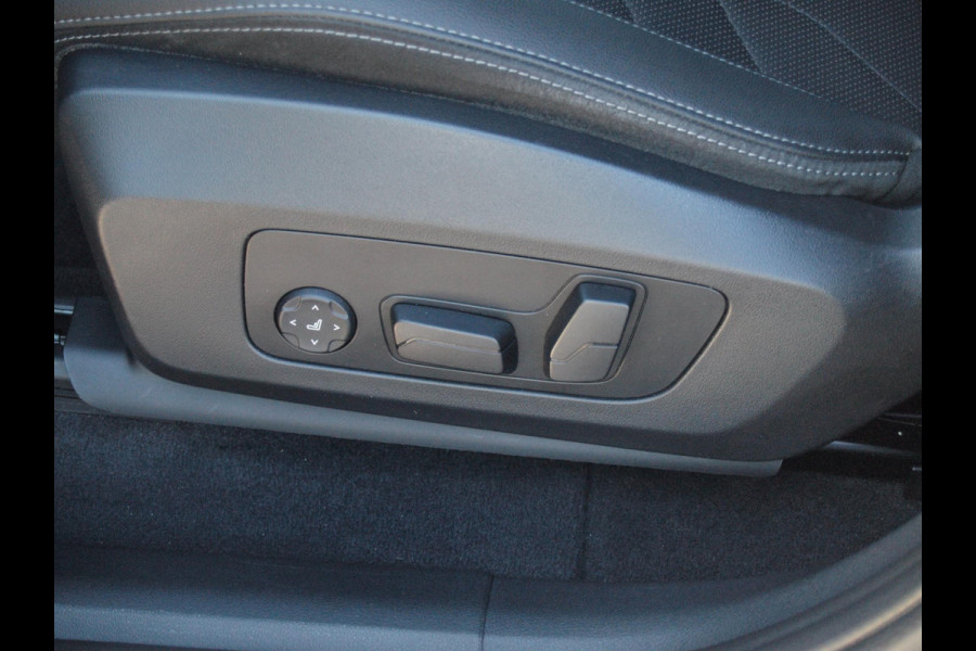 BMW iX1 xDrive30 Launch Edition 67 kWh | M-Pakket | Harman Kardon | Sfeerverlichting | Camera | Apple Carplay | NL-Auto |