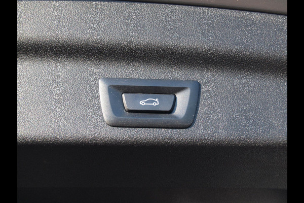 BMW iX1 xDrive30 Launch Edition 67 kWh | M-Pakket | Harman Kardon | Sfeerverlichting | Camera | Apple Carplay | NL-Auto |