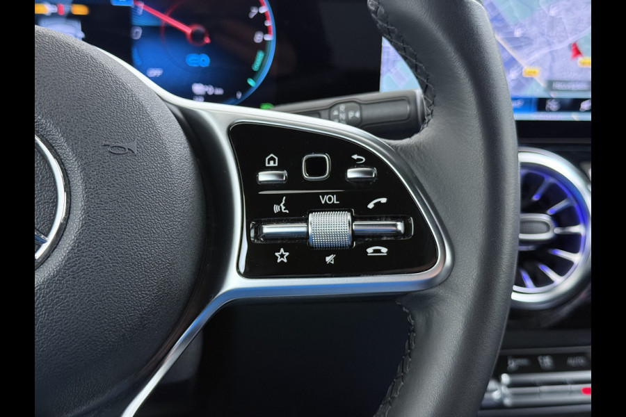 Mercedes-Benz GLA 250e Luxury // Trekhaak // Carplay // Camera // Sfeerverlichting // Widescreen Dashbord