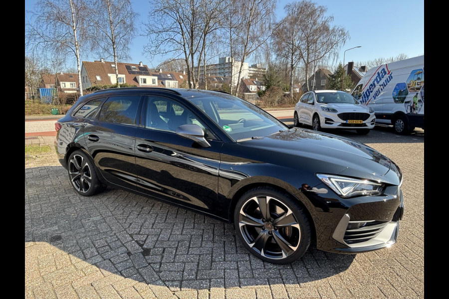 CUPRA Leon Sportstourer 1.4 e-Hybrid VZ Business Bellen voor bezichtiging  | SCI | 245pk | PHEV | Stoelverwarming | Camera | Adaptive cruise control