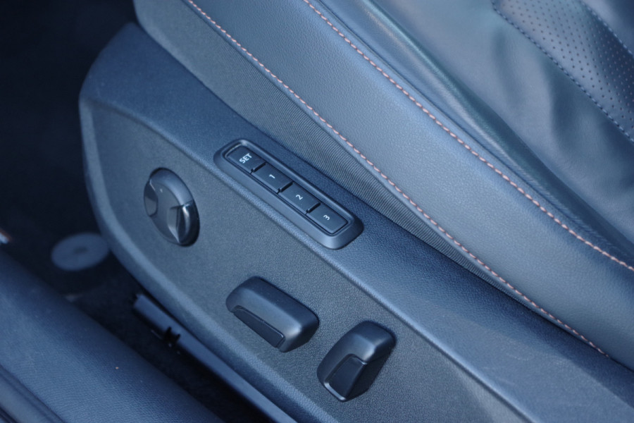 CUPRA Leon 1.4 e-Hybrid VZ 245 PK Copper Edition, Panoramadak, Leder, Stuur Startknop, Memory, 19" LM