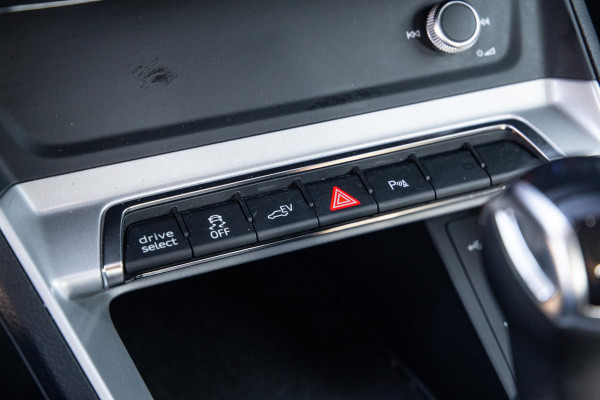 Audi Q3 45 TFSI e edition AUTOMAAT / PLUG IN HYBRID / STOELVERWARMING / LEER / VIRTUAL COCKPIT / CRUISE CONTROLE / DEALER ONDERHOUDEN