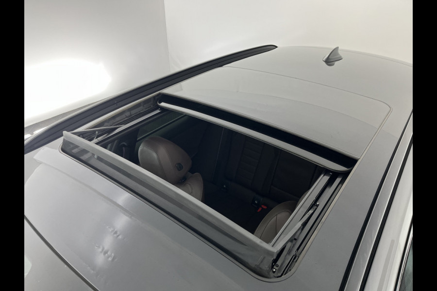 BMW 3 Serie Touring 330e eDrive M-Sportpack Edition (Plug-In) (INCL-BTW) *PANO | LEATHER | HEAD-UP | ADAPTIVE-CRUISE | FULL-LED | KEYLESS | DIGI-COCKPIT | HEATED-SPORTSEATS | CAMERA | HIFI-SOUND | PRIVACYGLASS | DAB+ | SHIFTPADDLES | NAVI-FULLMAP | 19"A