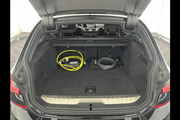 BMW 3 Serie Touring 330e eDrive M-Sportpack Edition (Plug-In) (INCL-BTW) *PANO | LEATHER | HEAD-UP | ADAPTIVE-CRUISE | FULL-LED | KEYLESS | DIGI-COCKPIT | HEATED-SPORTSEATS | CAMERA | HIFI-SOUND | PRIVACYGLASS | DAB+ | SHIFTPADDLES | NAVI-FULLMAP | 19"A