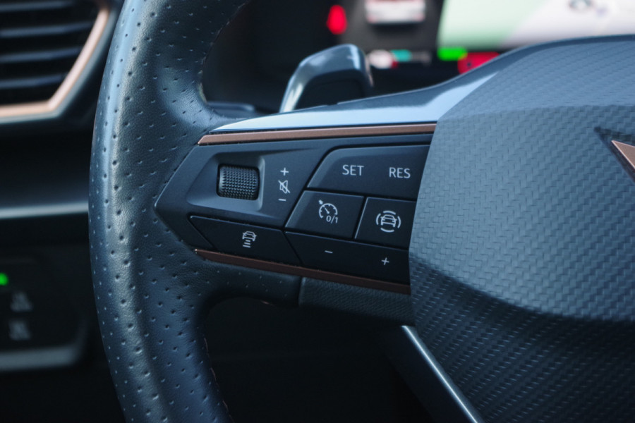 CUPRA Formentor 1.4 e-Hybrid 204 PK Adrenaline PHEV, 19" LM, Carplay, Winterpakket, Adap. Cruise Control