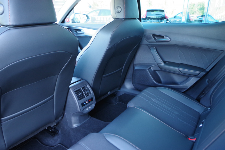 CUPRA Formentor 1.4 e-Hybrid 204 PK Adrenaline PHEV, 19" LM, Carplay, Winterpakket, Adap. Cruise Control