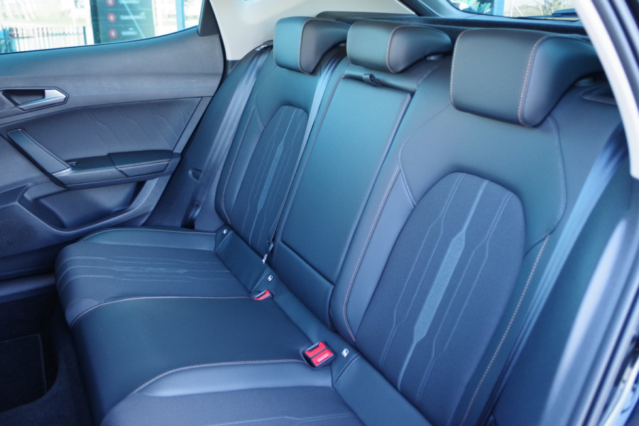 CUPRA Formentor 1.4 e-Hybrid 204 PK Adrenaline PHEV, 19" LM, Carplay, Winterpakket, Adap. Cruise Control