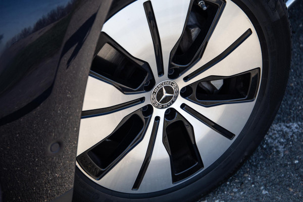 Mercedes-Benz EQC 400 4MATIC Luxury Line 80 kWh CAMERA / MEMMORY / STOELVERWARMING / LEER / DEALER ONDERHOUDEN