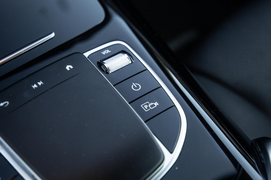 Mercedes-Benz EQC 400 4MATIC Luxury Line 80 kWh CAMERA / MEMMORY / STOELVERWARMING / LEER / DEALER ONDERHOUDEN