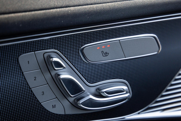 Mercedes-Benz EQC 400 4MATIC Luxury Line 80 kWh CAMERA / MEMMORY / STOELVERWARMING / LEER / DEALER ONDERHOUDEN