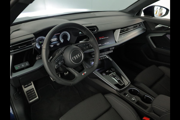 Audi A3 Sportback 40 TFSI e S edition 240 pk S-tronic | Verlengde garantie | Navigatie | Parkeersensoren (Park assist) | Achteruitrijcamera | Stoelverwarming | S-Line |
