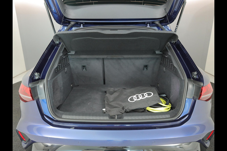 Audi A3 Sportback 40 TFSI e S edition 240 pk S-tronic | Verlengde garantie | Navigatie | Parkeersensoren (Park assist) | Achteruitrijcamera | Stoelverwarming | S-Line |
