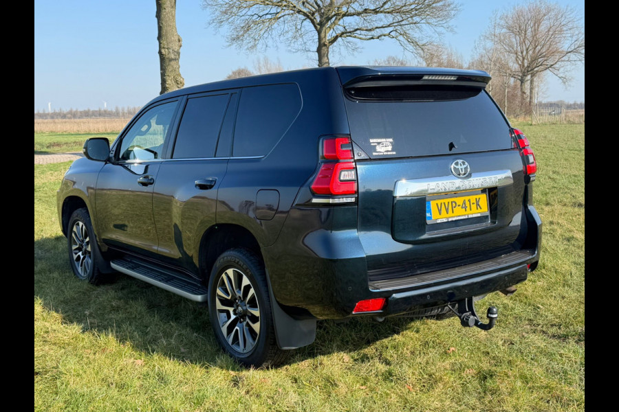 Toyota Land Cruiser 150 2.8 D-4D-F Professional Window Van