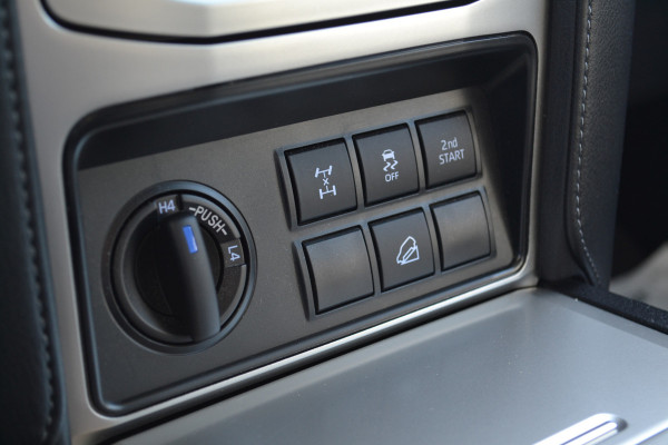 Toyota Land Cruiser 150 2.8 D-4D-F Professional Window Van