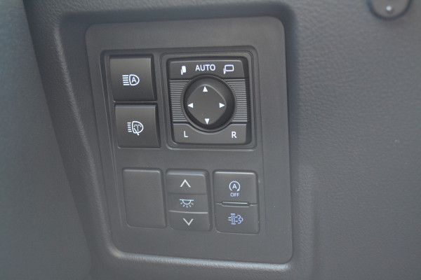 Toyota Land Cruiser 150 2.8 D-4D-F Professional Window Van