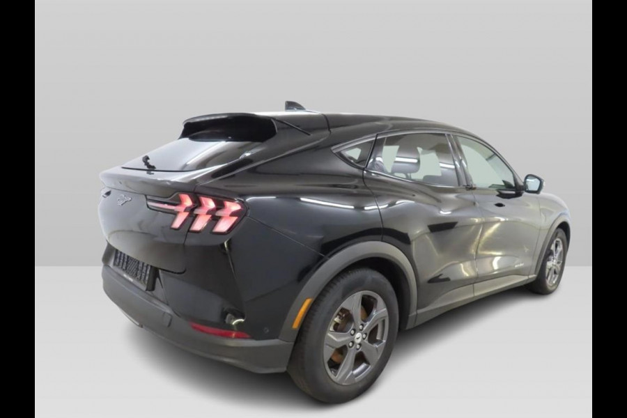 Ford Mustang Mach-E RWD 75 kWh [ 3-Fase ] {SOH-87%] (INCL.BTW) *LEATHER | FULL-LED | DAB | DIGI-COCKPIT | KEYLESS | NAVI-FULLMAP | CARPLAY | HEATED-COMFORTSEATS | TOPVIEW | ADAPTIVE-CRUISE | PRIVACY-GLASS | 18'' ALU*