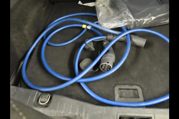 Ford Mustang Mach-E RWD 75 kWh [ 3-Fase ] {SOH-87%] (INCL.BTW) *LEATHER | FULL-LED | DAB | DIGI-COCKPIT | KEYLESS | NAVI-FULLMAP | CARPLAY | HEATED-COMFORTSEATS | TOPVIEW | ADAPTIVE-CRUISE | PRIVACY-GLASS | 18'' ALU*