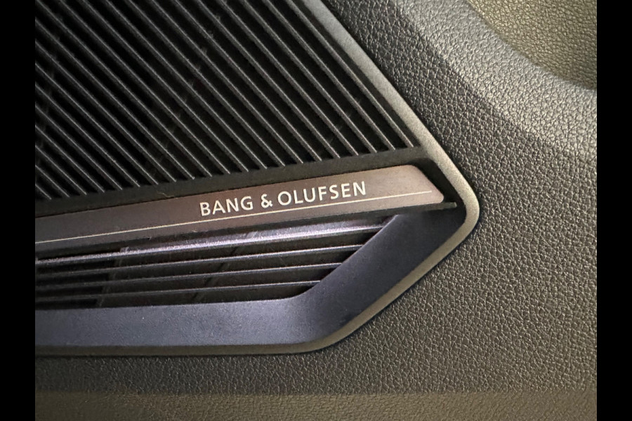 Audi Q2 35 TFSI S Line. Pano - Matrix - Ambiance - B&O - ACC