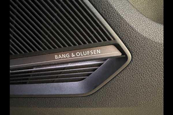 Audi Q2 35 TFSI S Line. Pano - Matrix - Ambiance - B&O - ACC