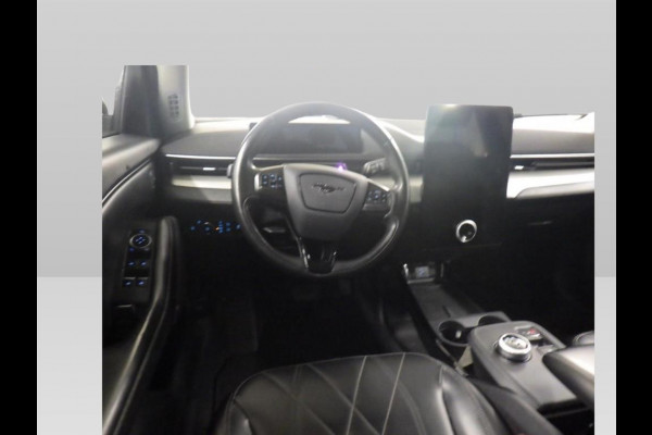 Ford Mustang Mach-E RWD 75 kWh [ 3-Fase ] {SOH-88%} (INCL.BTW) *LEATHER | FULL-LED | DAB | DIGI-COCKPIT | KEYLESS | NAVI-FULLMAP | CARPLAY | HEATED-COMFORTSEATS | TOPVIEW | ADAPTIVE-CRUISE | PRIVACY-GLASS | 18'' ALU*