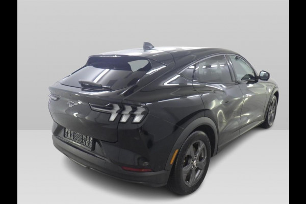 Ford Mustang Mach-E RWD 75 kWh [ 3-Fase ] {SOH-88%} (INCL.BTW) *LEATHER | FULL-LED | DAB | DIGI-COCKPIT | KEYLESS | NAVI-FULLMAP | CARPLAY | HEATED-COMFORTSEATS | TOPVIEW | ADAPTIVE-CRUISE | PRIVACY-GLASS | 18'' ALU*